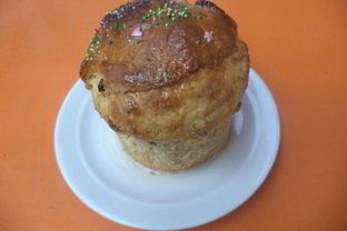 Кулич с изюмом и цукатами