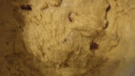 кулич с изюмом и цукатами