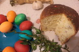 Кулич с цукатами, изюмом и орехами