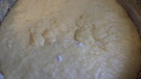 кулич с цукатами, изюмом и орехами