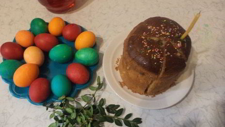 кулич с цукатами, изюмом и орехами