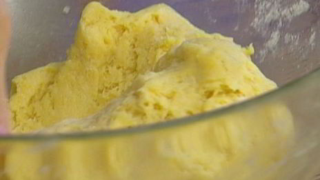 кулич с вишней и клюквой