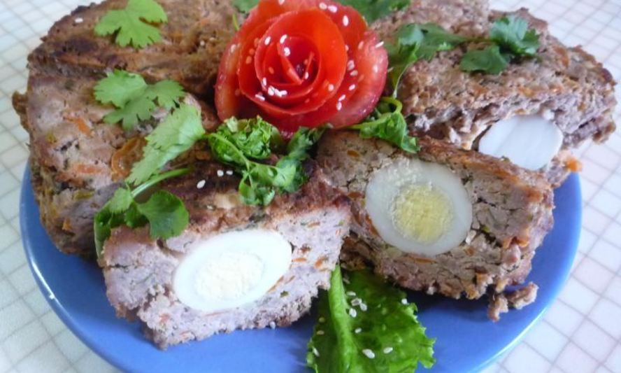 Рецепт мясное пасхальное кольцо с яйцами