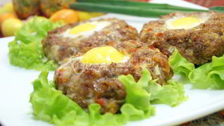 Пасхальные мясные колечки с яйцом