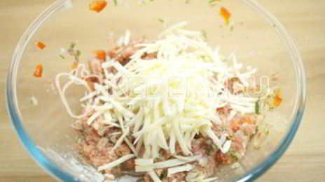 пасхальные мясные колечки с яйцом