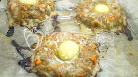 пасхальные мясные колечки с яйцом