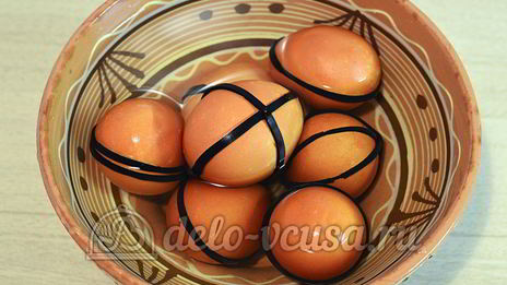 пасхальные яйца в полоску