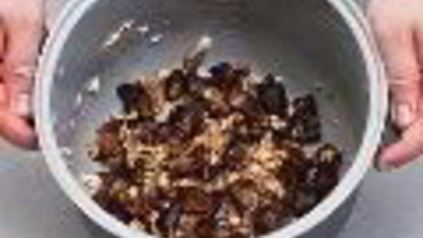 пудинг с финиками и грецкими орехами в мультиварке