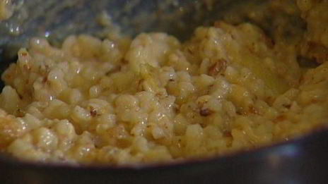 рисовый пудинг с миндалем и кедровыми орешками