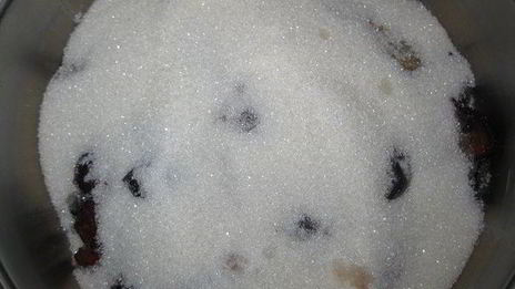 слива в шоколаде