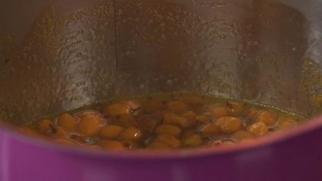 чайное суфле с облепиховым соусом