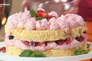 Миндальный бисквит под ягодным суфле