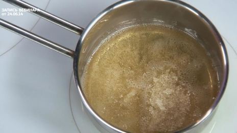 миндальный бисквит под ягодным суфле