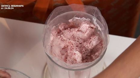 миндальный бисквит под ягодным суфле