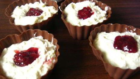 паровое творожное суфле с вишневым конфитюром