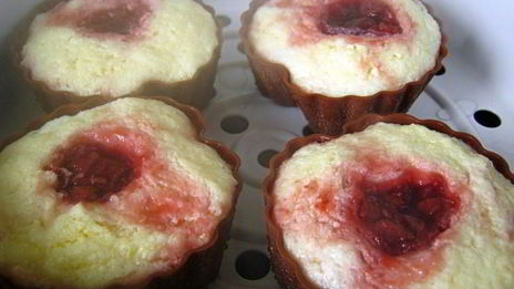 паровое творожное суфле с вишневым конфитюром