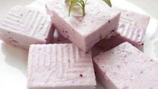 Простой торт-суфле со смородиной