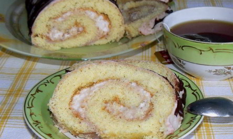 Рецепт рулет бисквитный с клубнично-сливочным суфле