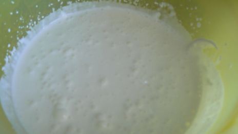 рулет бисквитный с клубнично-сливочным суфле