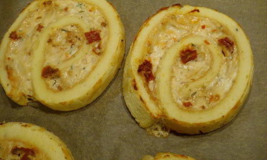 Рецепт рулет-суфле с пармезаном и вялеными томатами