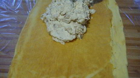 рулет-суфле с пармезаном и вялеными томатами