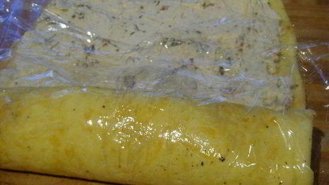 рулет-суфле с пармезаном и вялеными томатами