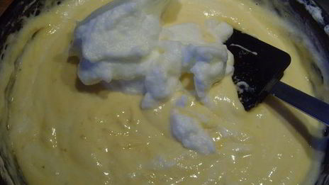 рулет-суфле с пармезаном и вялеными томатами