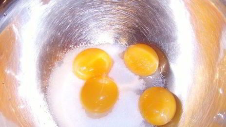 шоколадное суфле под кофейным сабайоном с пряным кумкватом