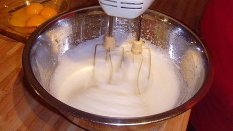 шоколадное суфле под кофейным сабайоном с пряным кумкватом