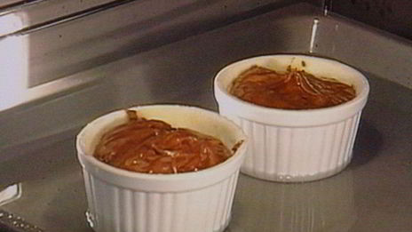 шоколадное суфле под кофейным сабайоном с пряным кумкватом