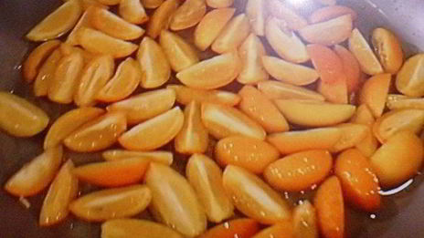 шоколадное суфле под кофейным сабайоном с пряным кумкватом