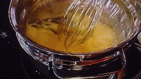 шоколадное суфле под кофейным сабайоном с пряным кумкватом