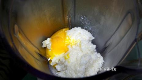 сочное куриное филе под рисово-морковным суфле