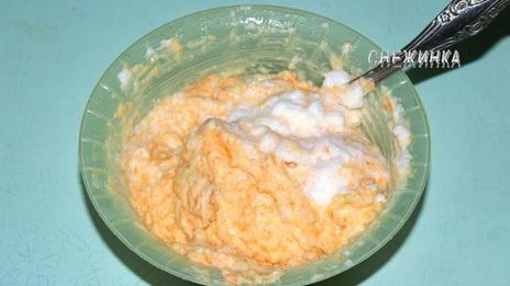 сочное куриное филе под рисово-морковным суфле