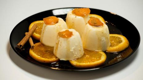 суфле из и огурта с жареными пряными апельсинами