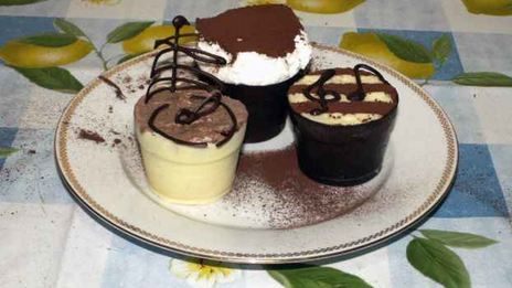 суфле в шоколадных стаканчиках