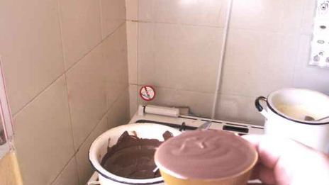 суфле в шоколадных стаканчиках