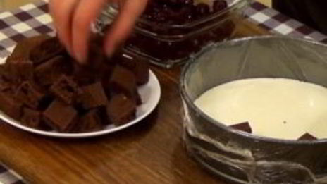 торт-суфле с творогом и вишнями