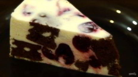 торт-суфле с творогом и вишнями