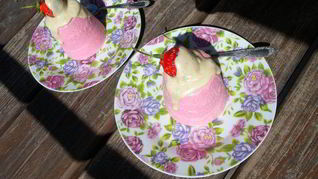 Творожное суфле с белым шоколадом и клубникой