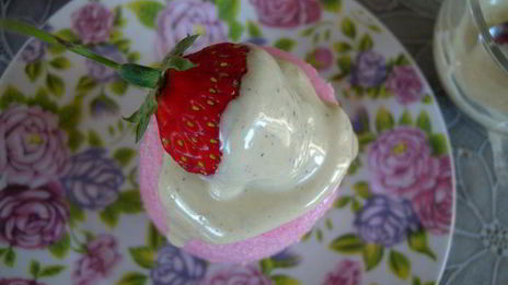 творожное суфле с белым шоколадом и клубникой