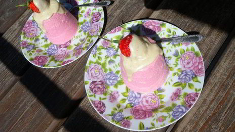 творожное суфле с белым шоколадом и клубникой