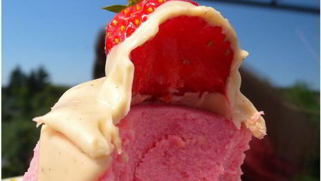 творожное суфле с белым шоколадом и клубникой