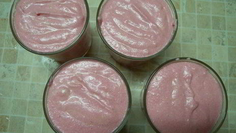 творожное суфле с белым шоколадом и клубникой