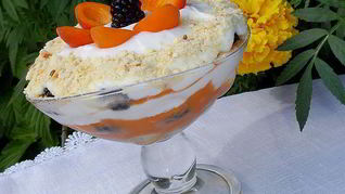 Десерт с абрикосами и ежевикой По мотивам тирамису