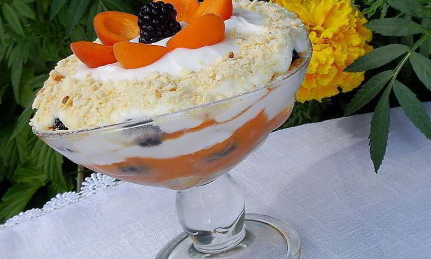 Рецепт десерта с абрикосами и ежевикой по мотивам тирамису