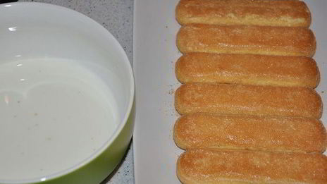 сливочное тирамису с брусничным соусом