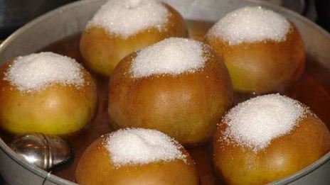 яблоки, запеченные в зеленом чае