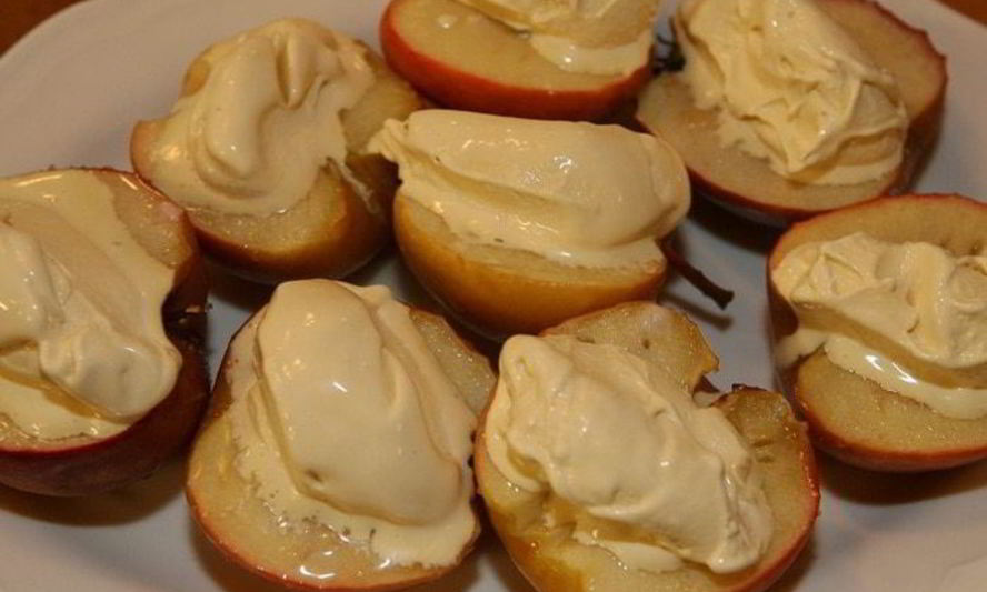 Рецепт запеченные яблоки с ванильным мороженым