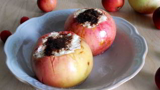 Запеченые яблоки с творогом